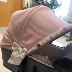 Capota Jane Micro Rosa Empolvado, volante e interior en estampado