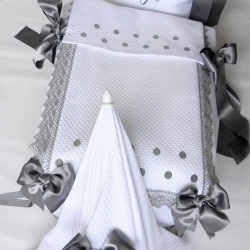 Funda Colcha Cubrepies Capazo Opción Saco (Bebecar, Bugaboo, Jane) azul y otros, con bodoques y puntillas