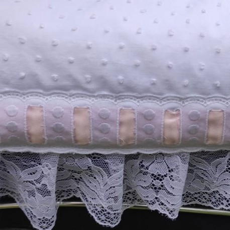Combinación Plumeti Blanco con Pasacinta y Puntilla Blanca
