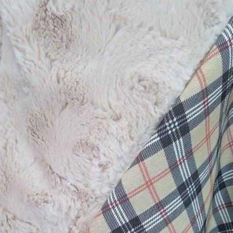 Tejido Cuadros Escoceses y uno de los Pelos Cámel Tostado (solo hay dos)