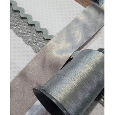 Piqué Nápoles Blanco, Puntilla Gris, Piculina Gris, Lazo Gris